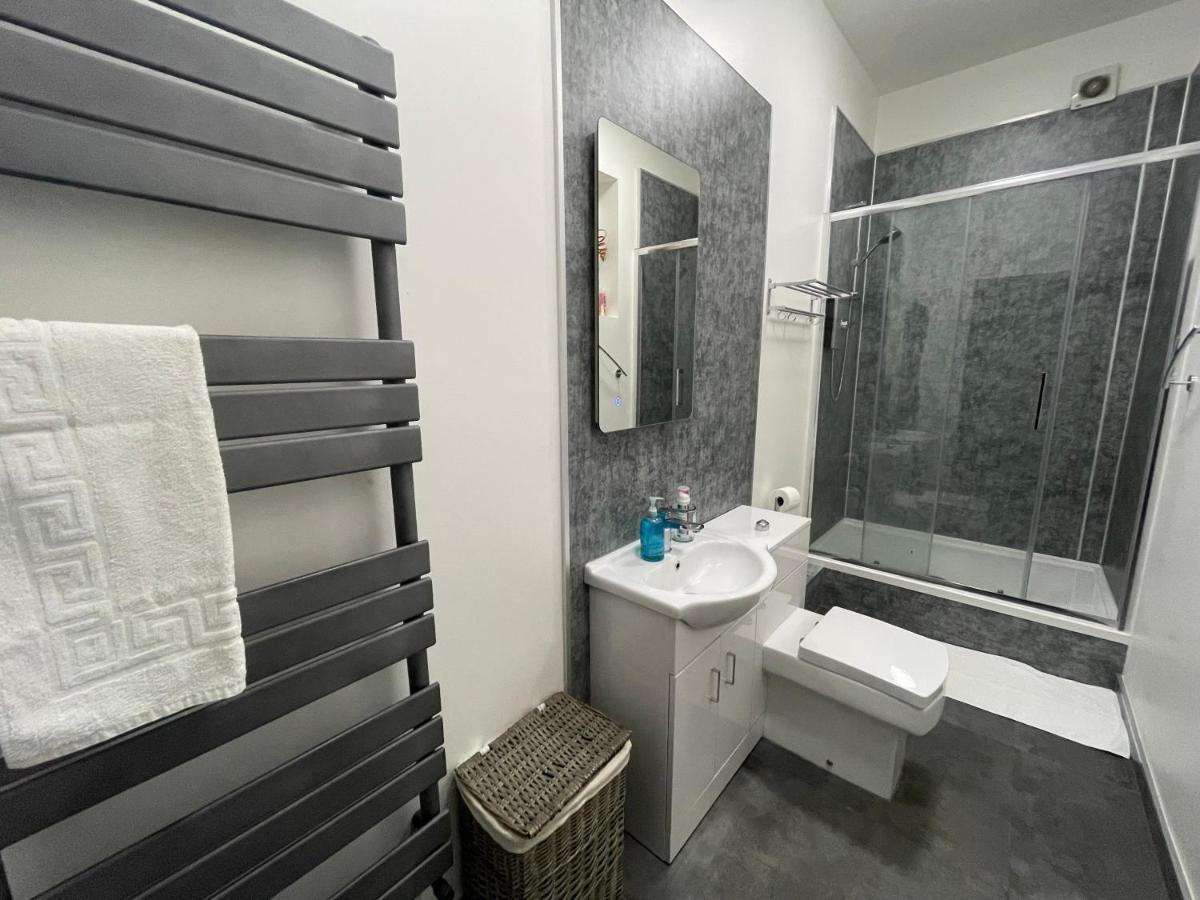 Ferienwohnung Premier 2 Bed Flat C Broxburn Exterior foto