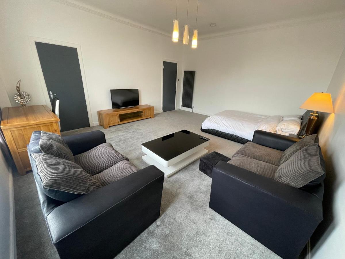 Ferienwohnung Premier 2 Bed Flat C Broxburn Exterior foto